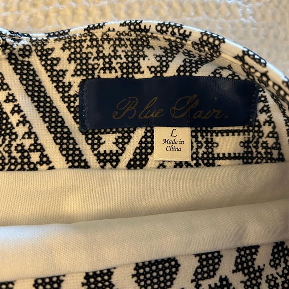 Black and white geometric pencil skirt. - Picture 2 of 4